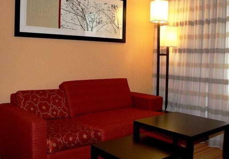 Courtyard By Marriott Hagerstown Hotel Room photo